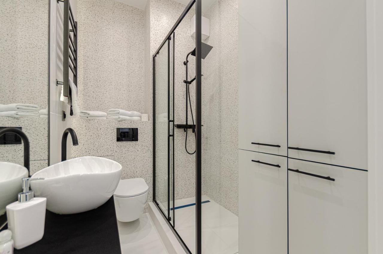 Petrovdom 166-3B In Beautiful Apartments In Rc "Yaroslaviv Grad" Kiev Bagian luar foto