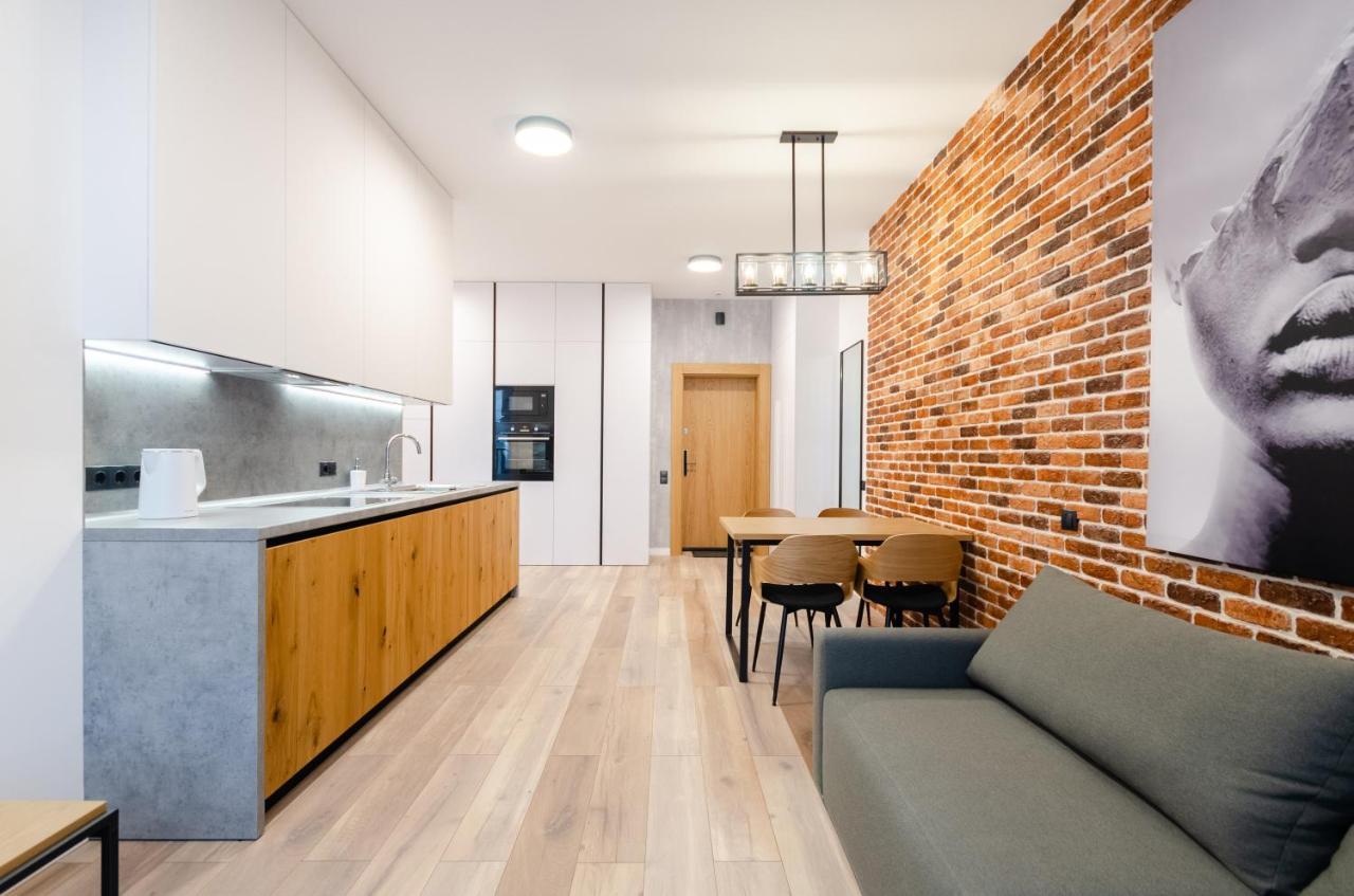 Petrovdom 166-3B In Beautiful Apartments In Rc "Yaroslaviv Grad" Kiev Bagian luar foto