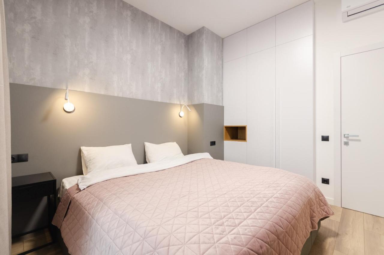 Petrovdom 166-3B In Beautiful Apartments In Rc "Yaroslaviv Grad" Kiev Bagian luar foto