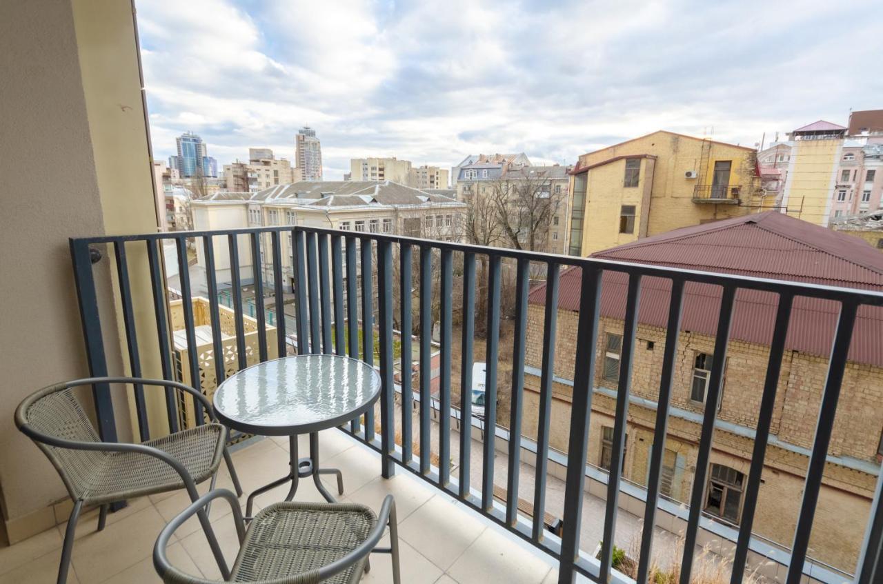 Petrovdom 166-3B In Beautiful Apartments In Rc "Yaroslaviv Grad" Kiev Bagian luar foto