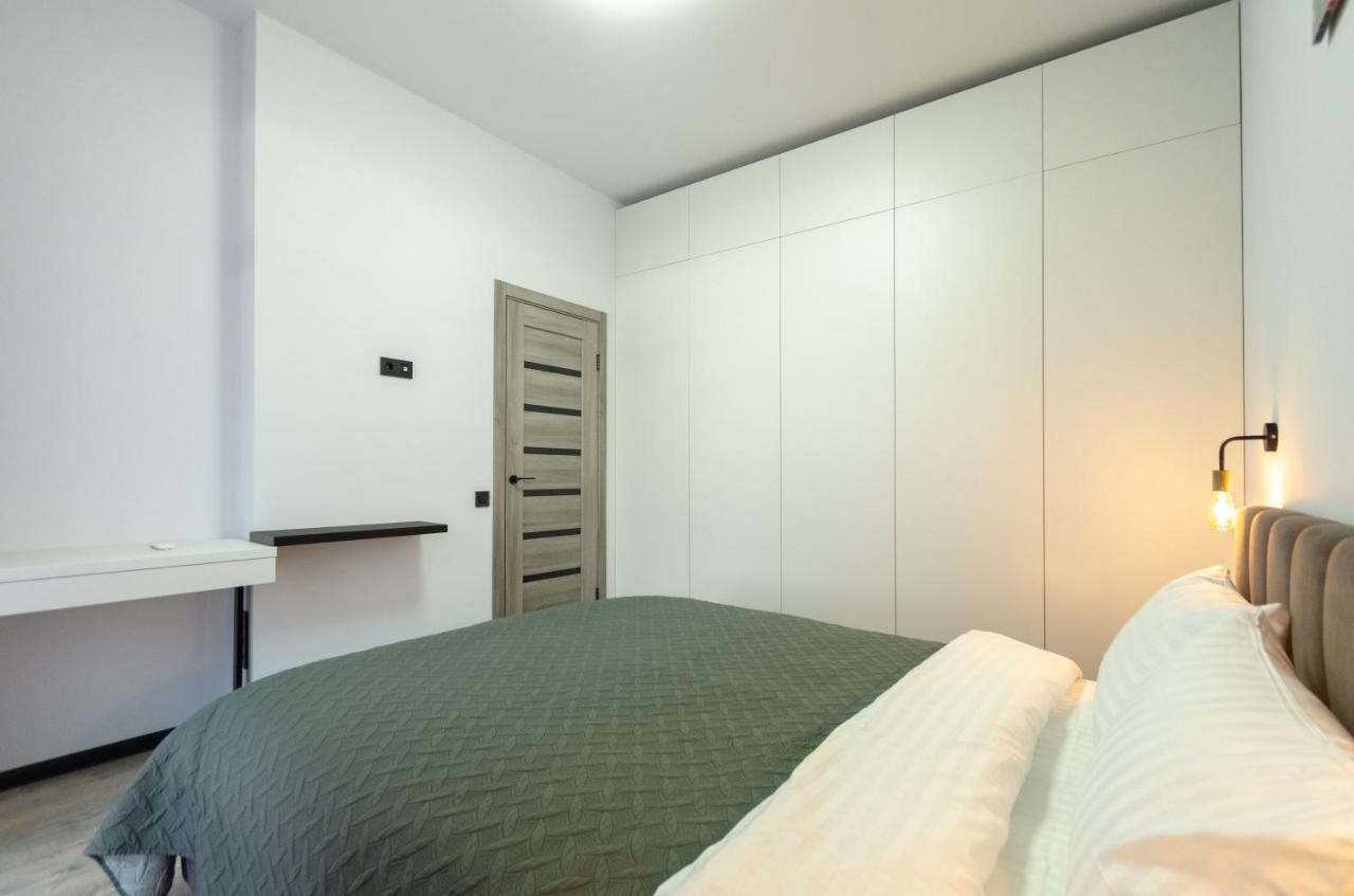 Petrovdom 166-3B In Beautiful Apartments In Rc "Yaroslaviv Grad" Kiev Bagian luar foto