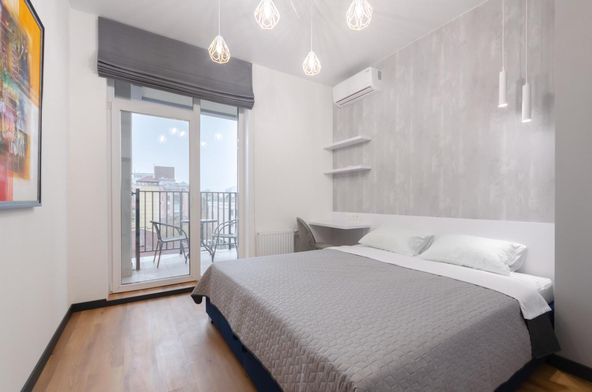 Petrovdom 166-3B In Beautiful Apartments In Rc "Yaroslaviv Grad" Kiev Bagian luar foto