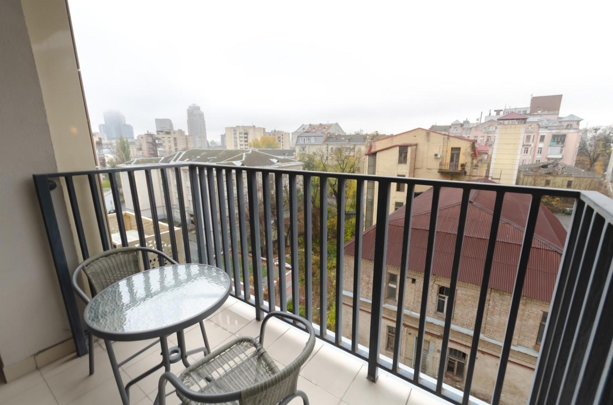 Petrovdom 166-3B In Beautiful Apartments In Rc "Yaroslaviv Grad" Kiev Bagian luar foto